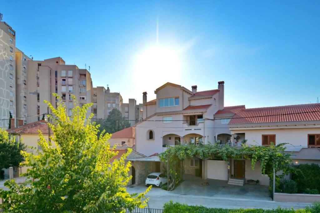 Premium Apartment Vicky Zara Esterno foto